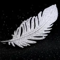 Брошь Перо со стразами 6.5 см