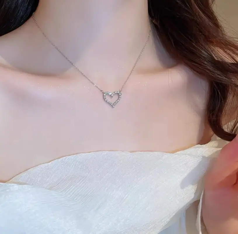 Подвеска Сердечко с кристаллами на цепочке