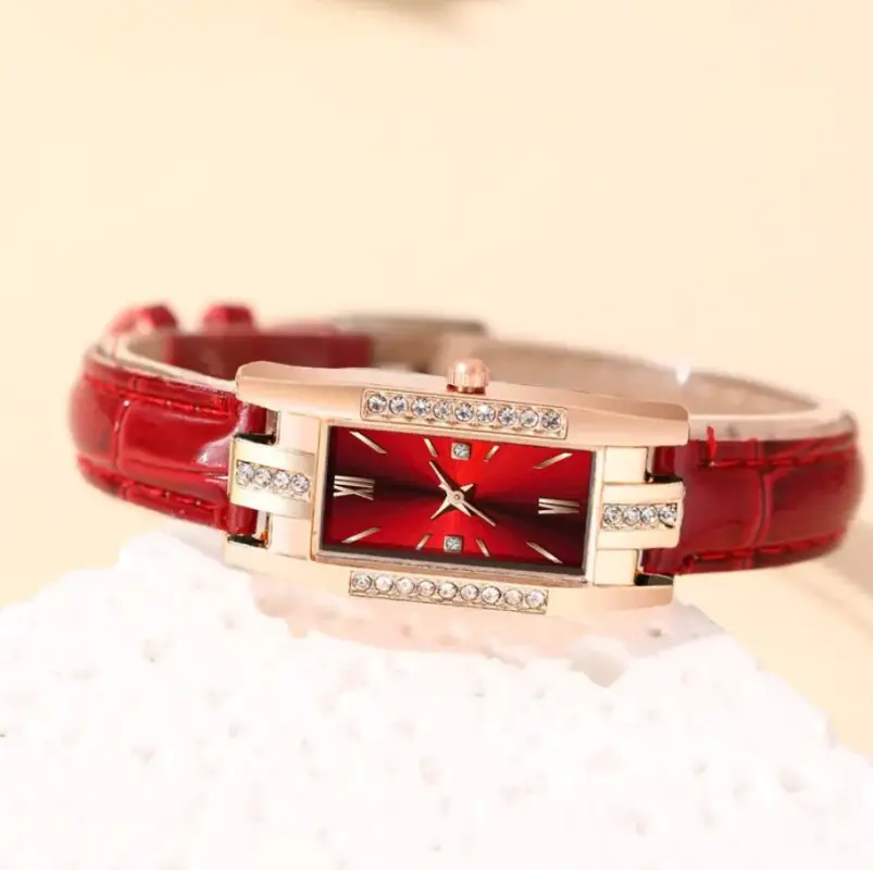 Часы женские наручные красный ремешок золотистые