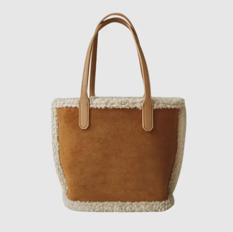 Сумка шоппер с мехом на плечо замша бежевая Сумка шоппер с мехом на плечо замша бежевая