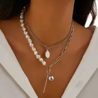 Колье на шею с жемчугом и застежкой многослойное серебристое