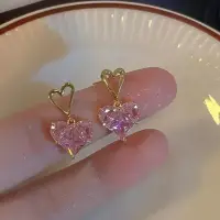 Серьги пусеты Розовые сердца кристаллы золотистые