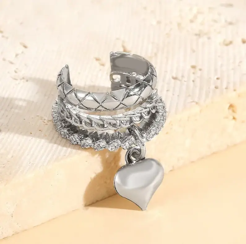 Кафф тройной с кристаллами и сердцем серебристый