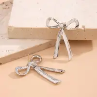 Серьги-пусеты Бантики серебристые