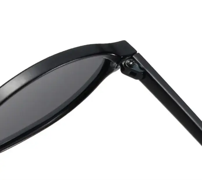 Очки солнцезащитные женские овальные черный