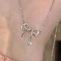 Подвеска Бантик с кристаллами на цепочке