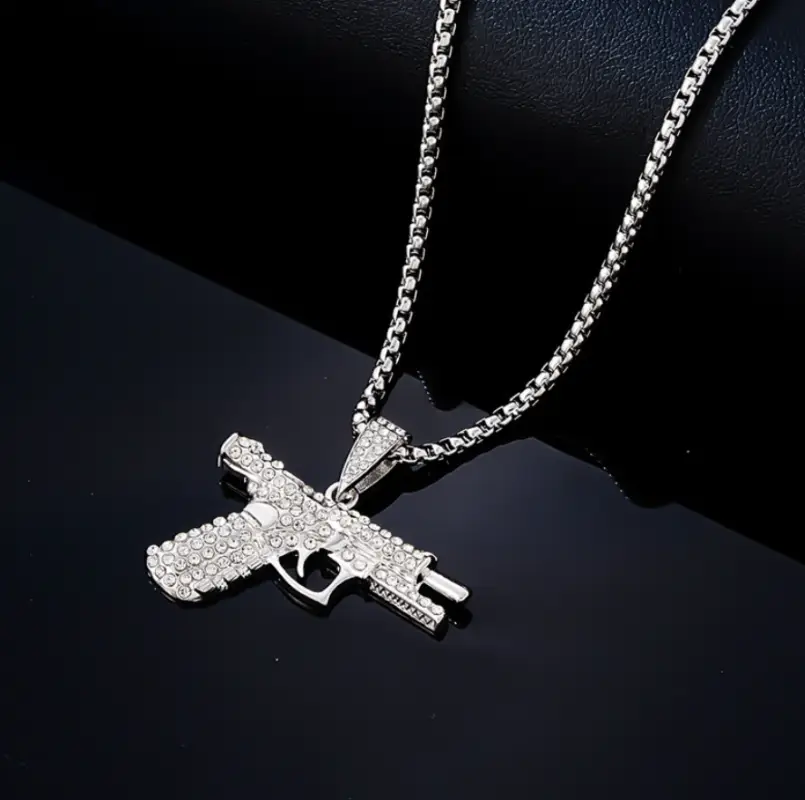 Подвеска Пистолет с кристаллами на цепочке 60 см