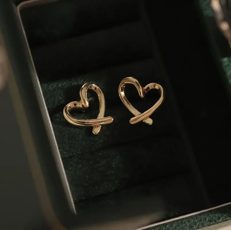 Серьги-гвоздики Сердца золотистые