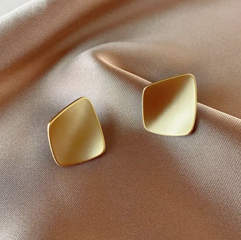 Серьги гвоздики квадратные матовый металл