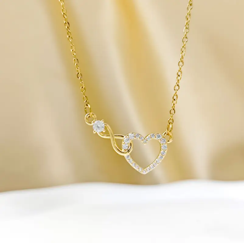 Подвеска Сердечко и бесконечность с кристаллами на цепочке