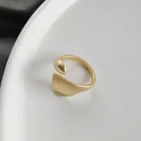 Кольцо Лепестки регулируемое матовое золотистое