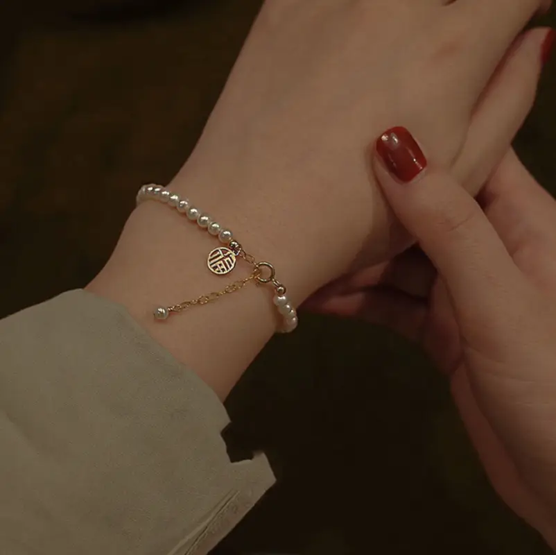 Браслет на руку жемчужный с подвеской