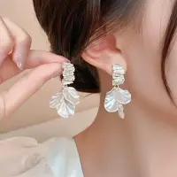 Серьги Цветы с камнями золотистые