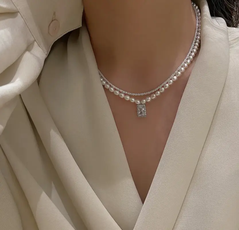 Колье на шею с жемчугом и цепочкой с Кристаллом серебристое