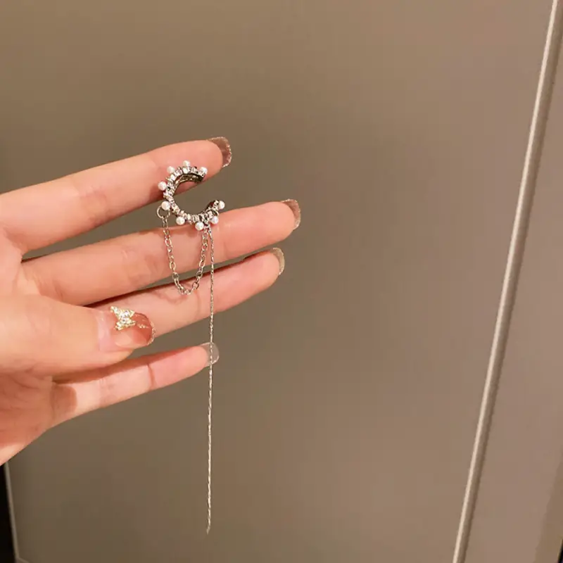 Кафф на ухо без прокола с жемчужинами и цепочкой