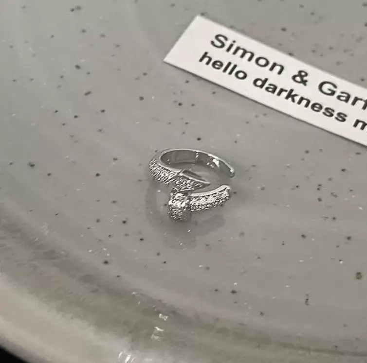 Кафф на ухо Гвоздь с кристаллами 1 шт