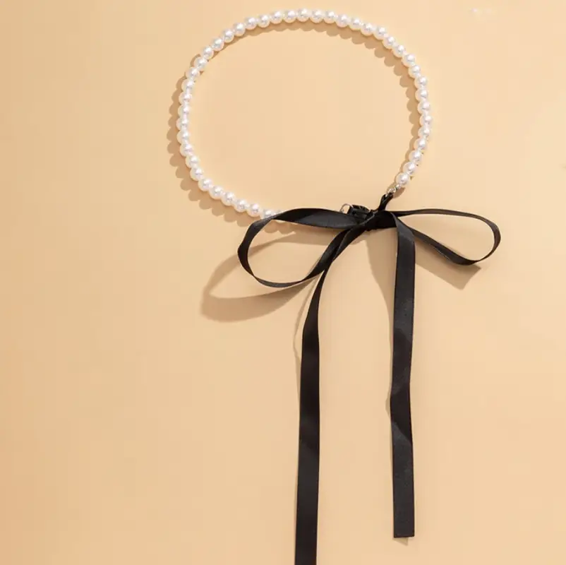 Чокер на шею из жемчуга с черным бантом