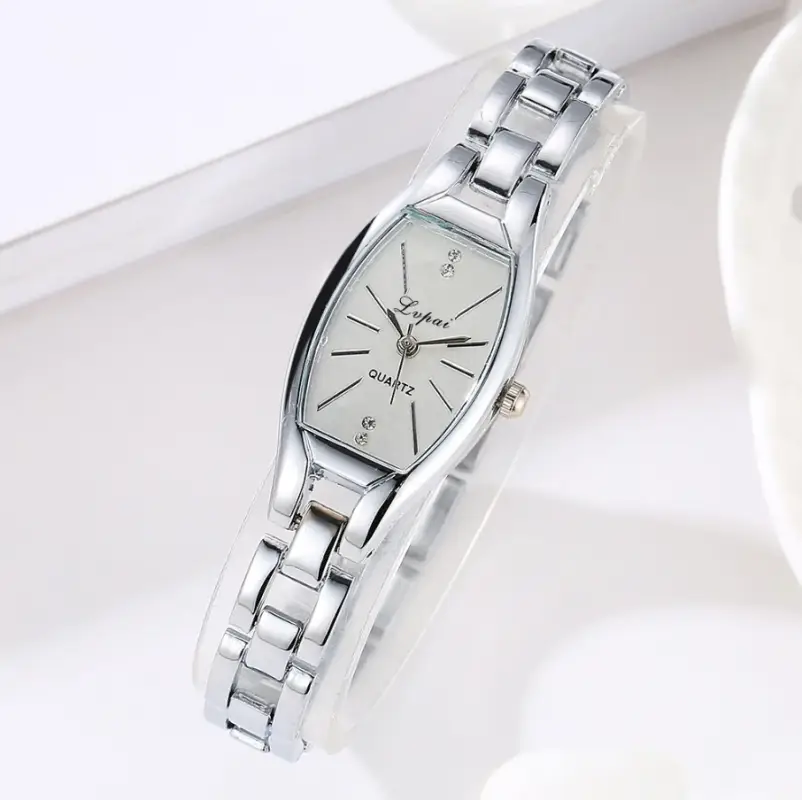 Часы женские наручные кварцевые серебристые Часы женские наручные кварцевые серебристые