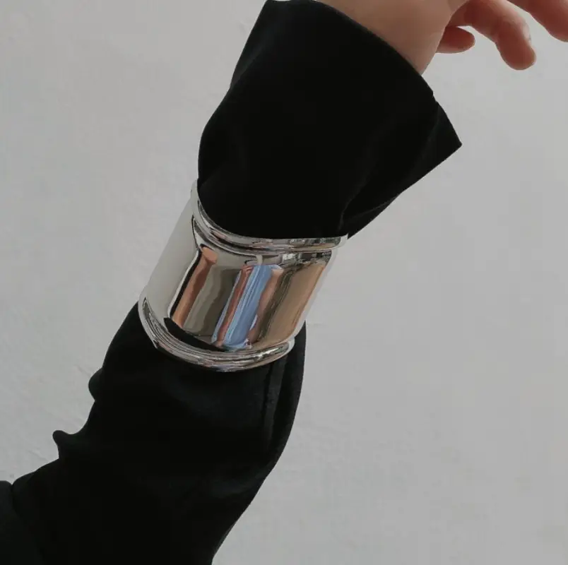 Браслет массивный безразмерный гладкий