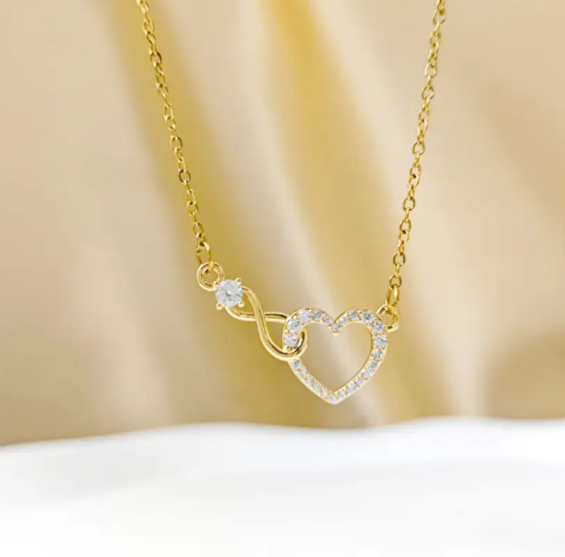 Подвеска Сердечко и бесконечность с кристаллами на цепочке