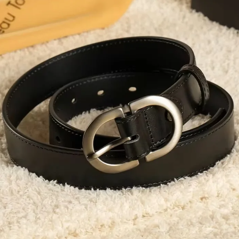 Ремень черный с серебряной пряжкой 105 см