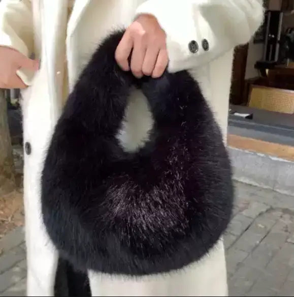 Сумка на плечо меховая зимняя черная Сумка на плечо меховая зимняя черная