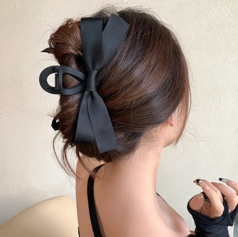 Крабик для волос с атласным бантом черный 18 см