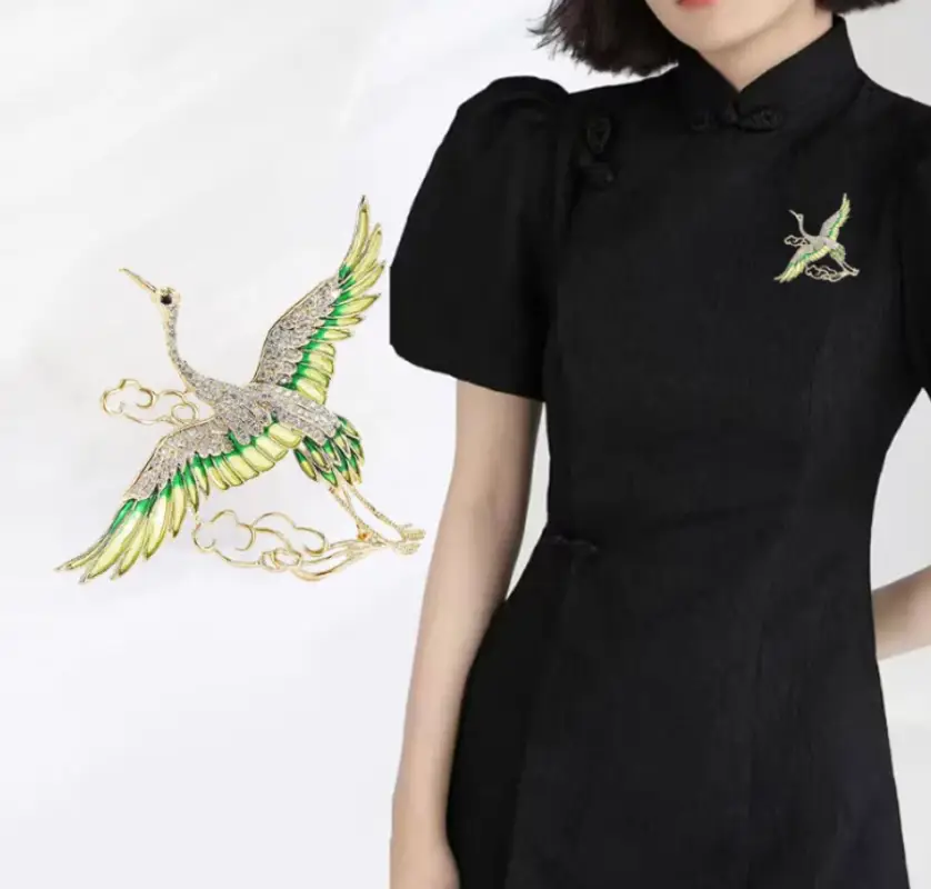 Брошь Журавль с кристаллами золотистый Брошь Журавль с кристаллами золотистый