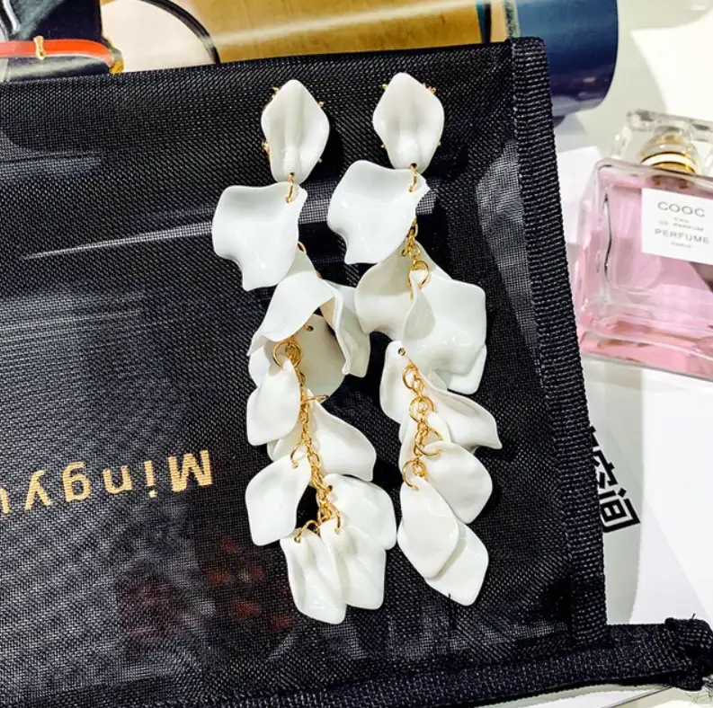 Серьги длинные Цветы белые золотистые