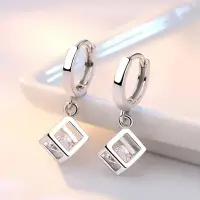Серьги кольца Кубики с кристаллом серебристые
