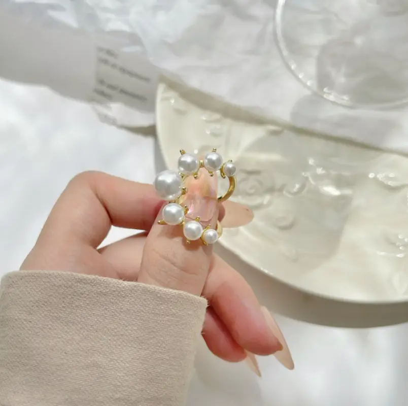 Кольцо с жемчугом полукруг