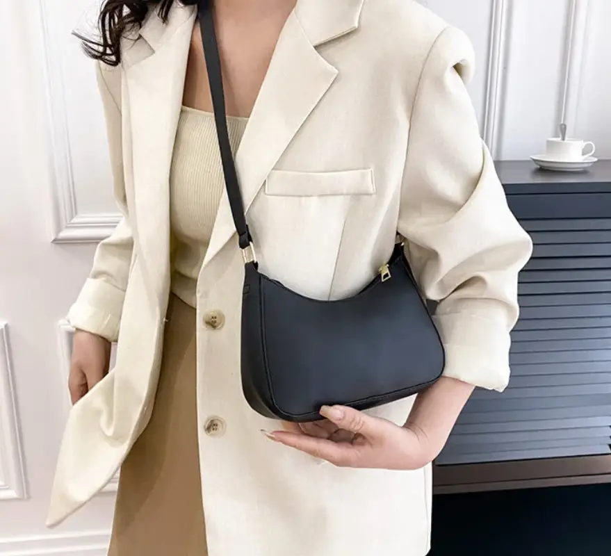 Сумка кросс-боди экокожа черная 20 см Сумка кросс-боди экокожа черная 20 см