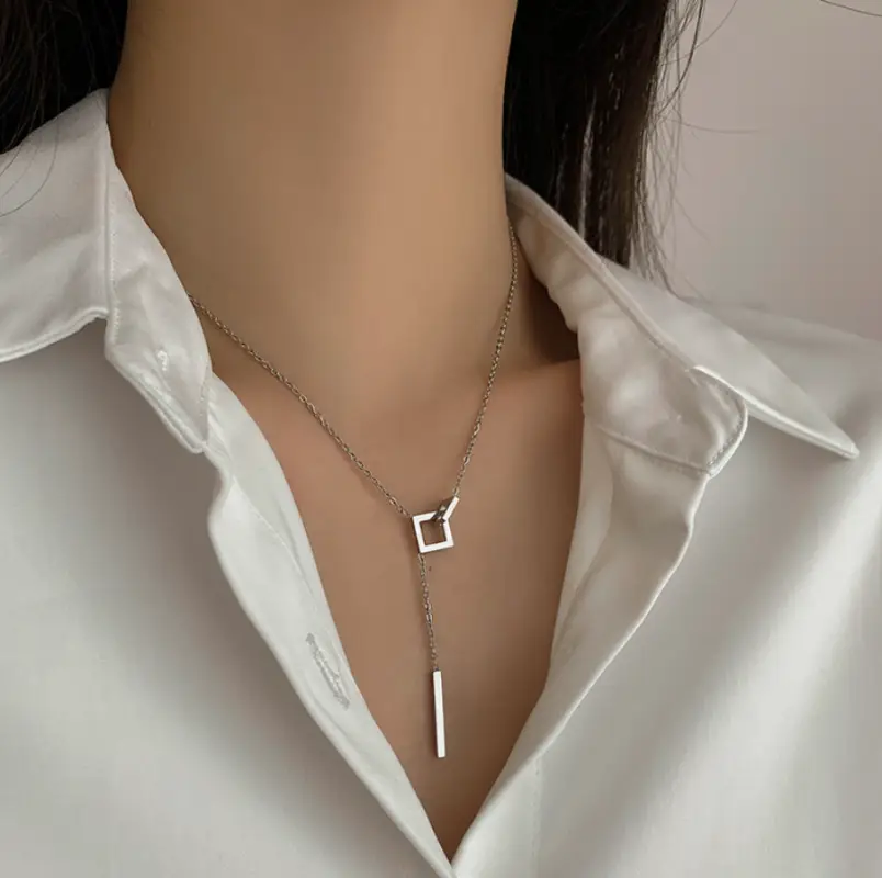 Подвеска Геометрия длинная на цепочке светлая 43 см