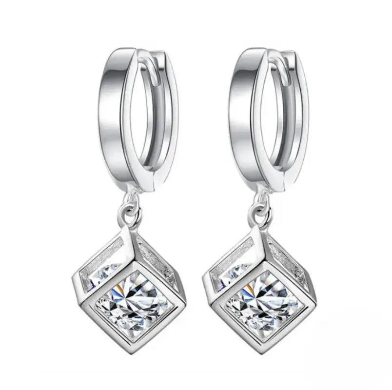 Серьги кольца Кубики с кристаллом серебристые