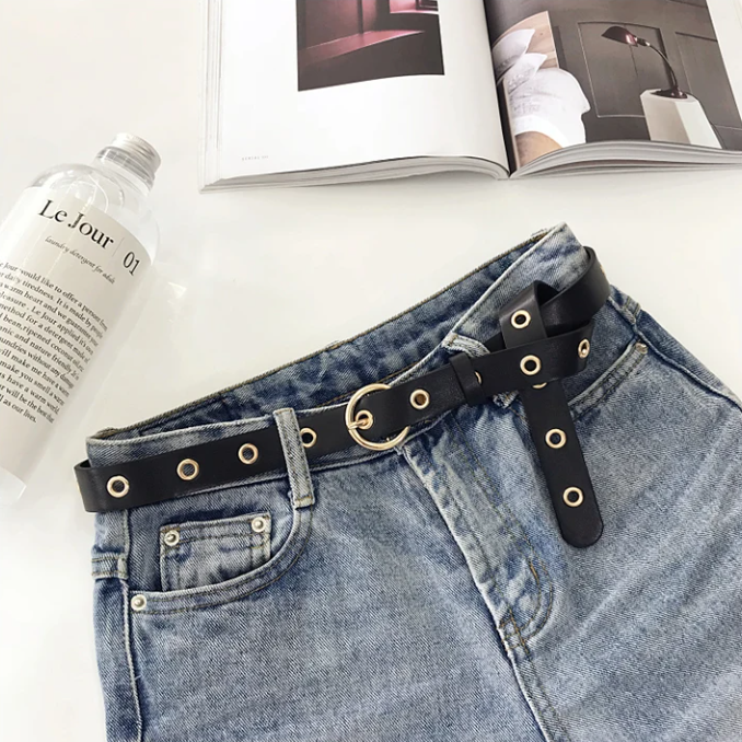 Ремень с круглой пряжкой и люверсами 115 см