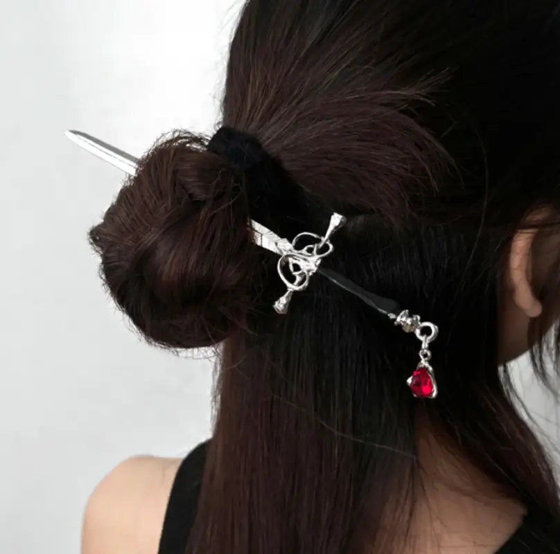 Палочка для волос шпилька Меч серебристая с кристаллом Палочка для волос шпилька Меч серебристая с кристаллом