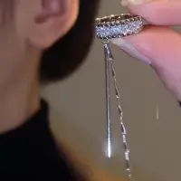 Кафф на ухо с кристаллами и с цепочкой