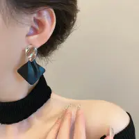 Серьги крупные пусеты черные