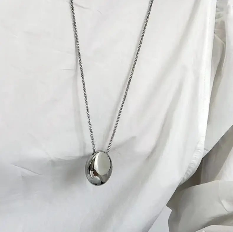 Цепочка женская длинная с массивной подвеской Овал серебристая