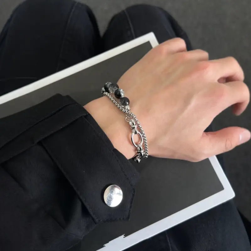 Браслет на руку из камней с цепочкой темный