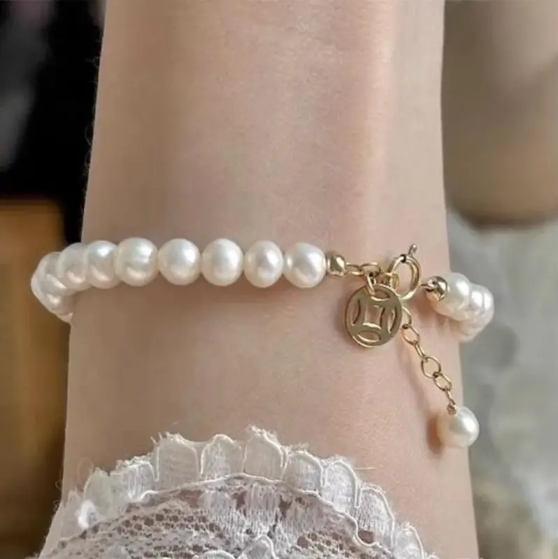 Браслет из жемчужных бусин с золотистой вставкой Браслет из жемчужных бусин с золотистой вставкой