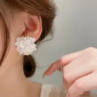 Серьги пусеты цветы белые