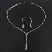 Набор колье на шею и серьги с кристаллами серебристое