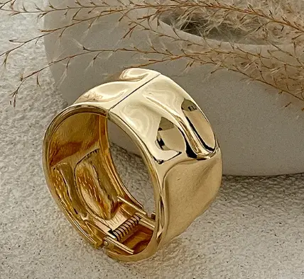 Браслет широкий Мятое золото золотистый