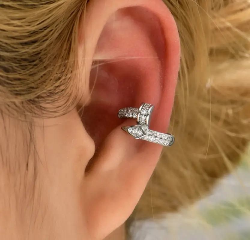 Кафф на ухо Гвоздь с кристаллами 1 шт