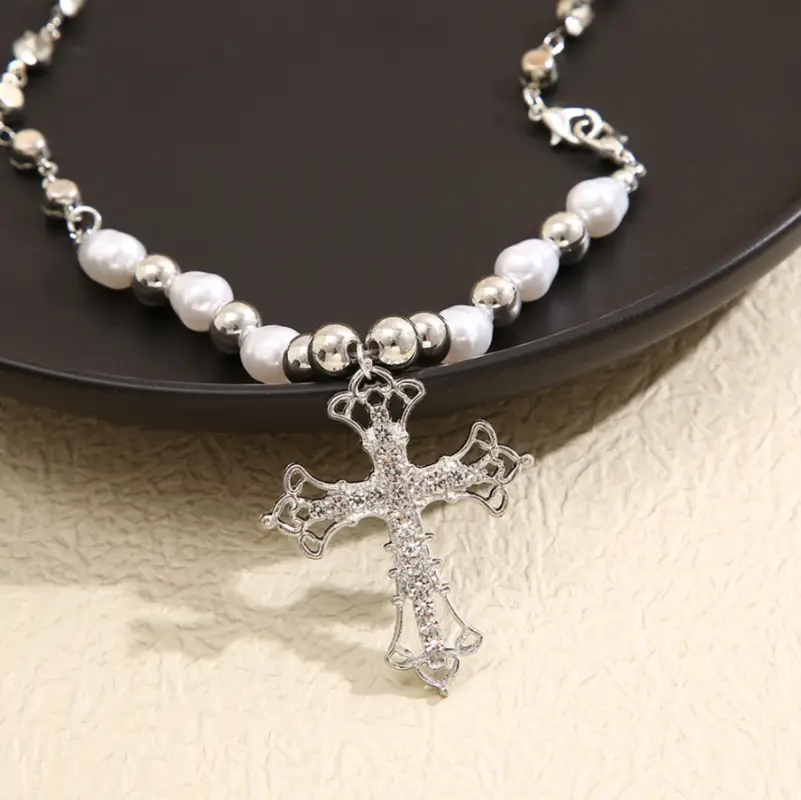 Колье на шею с жемчугом и подвеской Крест