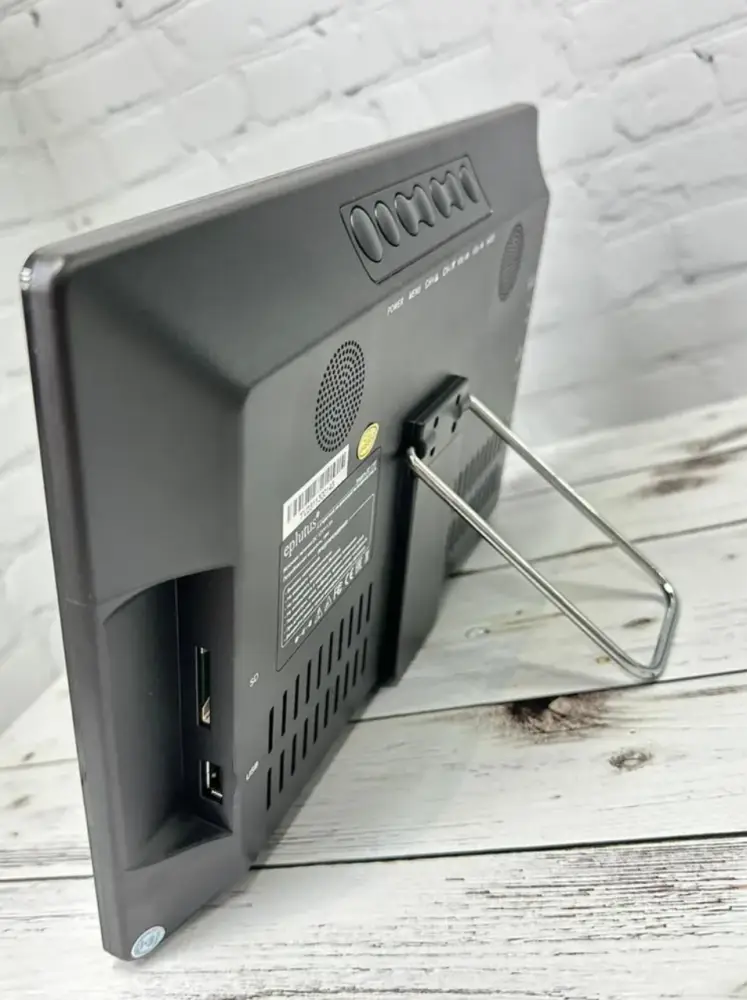 Телевизор портативный с ТВ-приемником Eplutus EP-116T Телевизор портативный с ТВ-приемником Eplutus EP-116T