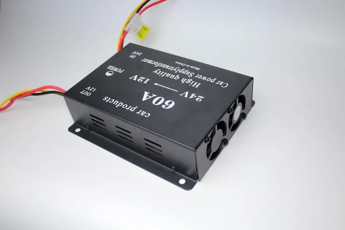 Преобразователь напряжения Инвертор 60A 24V-12V Преобразователь напряжения Инвертор 60A 24V-12V