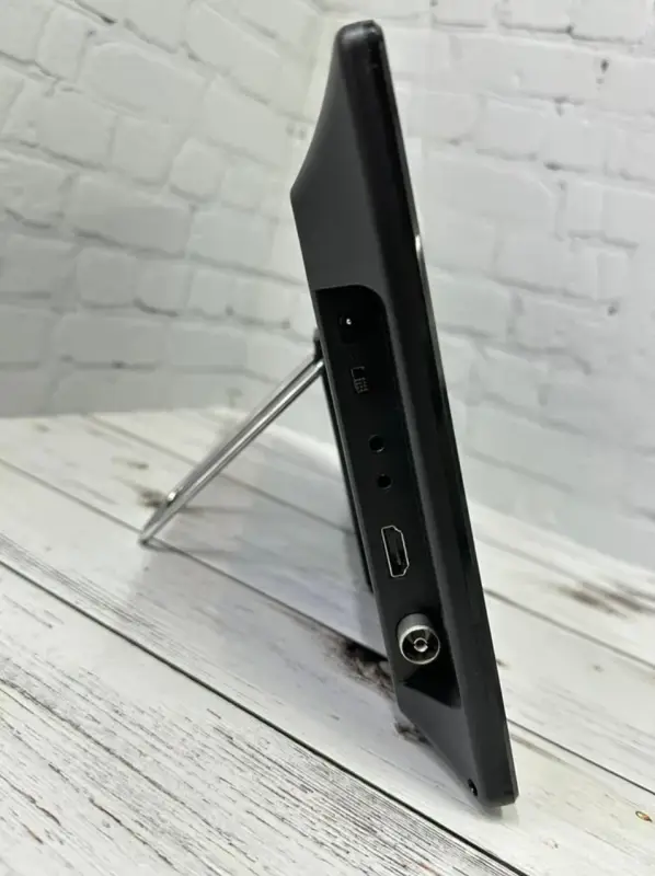 Телевизор портативный с ТВ-приемником Eplutus EP-116T Телевизор портативный с ТВ-приемником Eplutus EP-116T