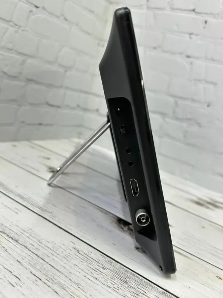 Телевизор портативный с ТВ-приемником Eplutus EP-116T Телевизор портативный с ТВ-приемником Eplutus EP-116T